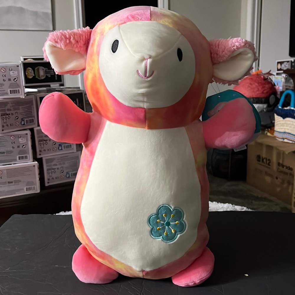 Squishmallow Hug Mees Yus the Lamb